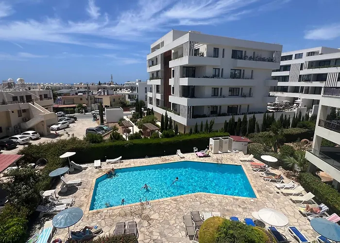 1St Floor 1St Class Pool View Apt.